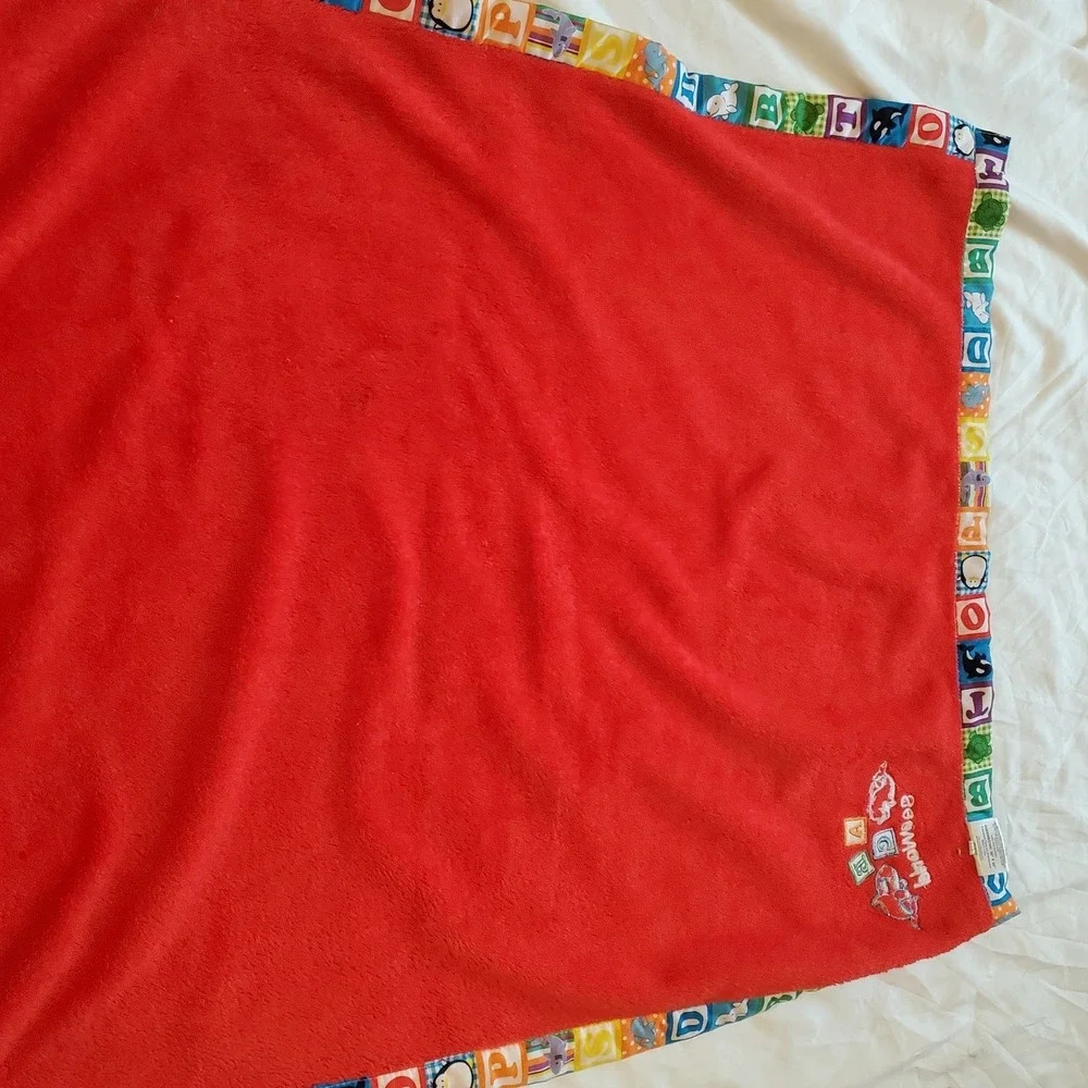 Seaworld Fleece‎ Baby Blanket Red Alphabet Block Trim Shamu Dolphin Nursery